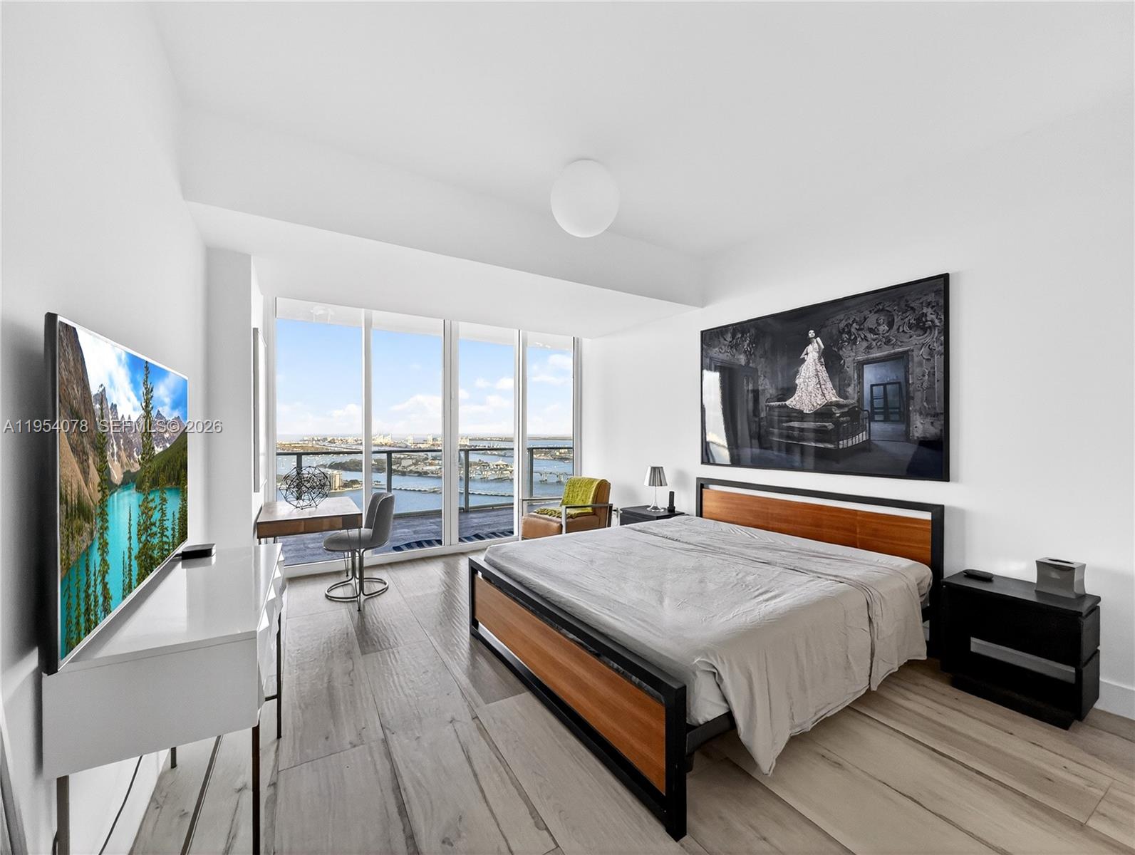 PARAMOUNT BAY CONDO - Residential