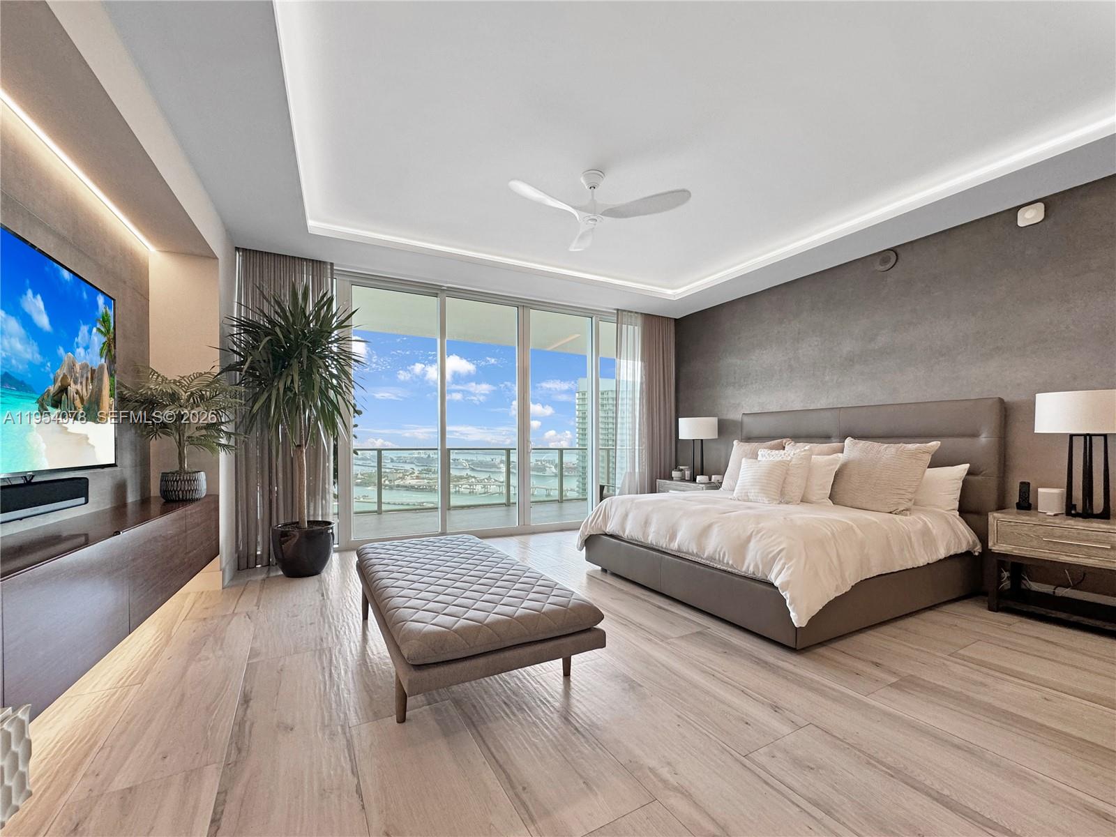 PARAMOUNT BAY CONDO - Residential