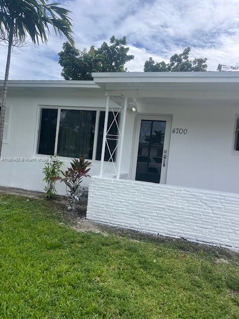 A three bedroom two bathroom home with a den that can be converted into a fourth bedroom. Beautiful terrazzo floors with a spacious kitchen. Carport and driveway with excess parking. Available at the beginning of the month. Price is negotiable. A one year lease with options.