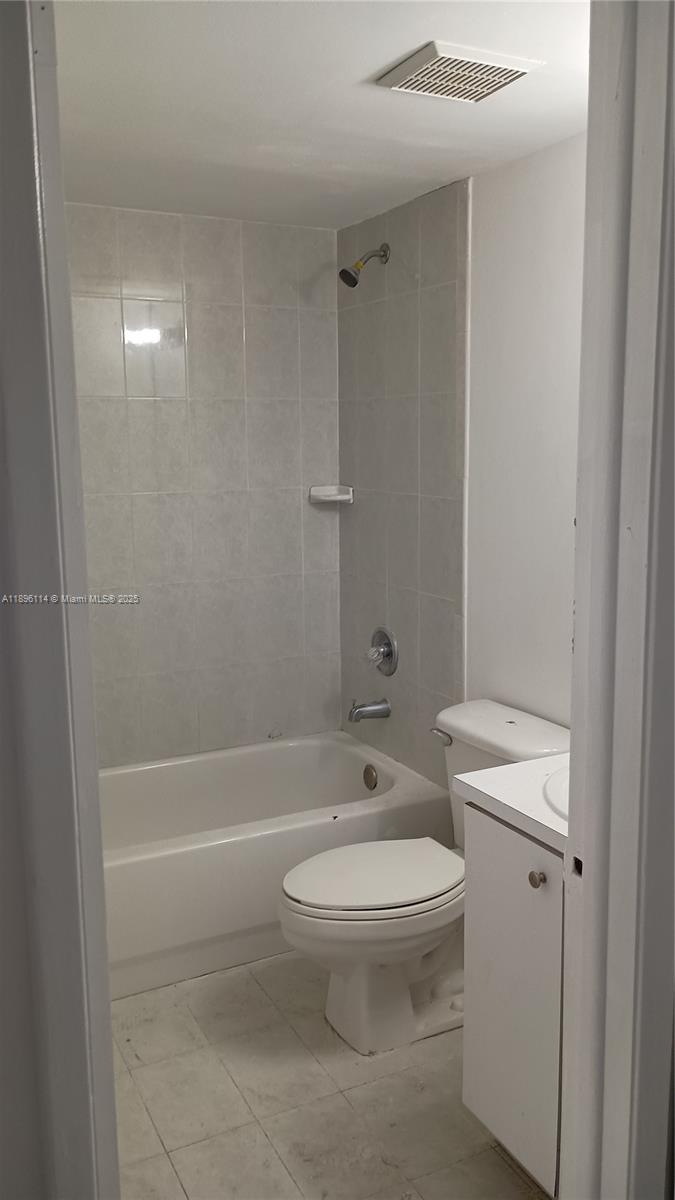 FLAMINGO COURT CONDO - Residential Lease
