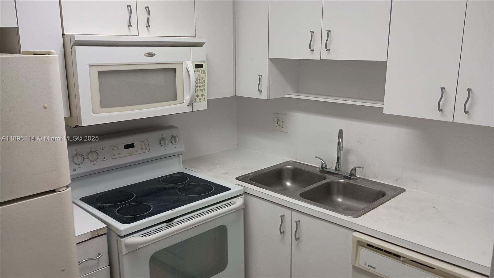 FLAMINGO COURT CONDO - Residential Lease