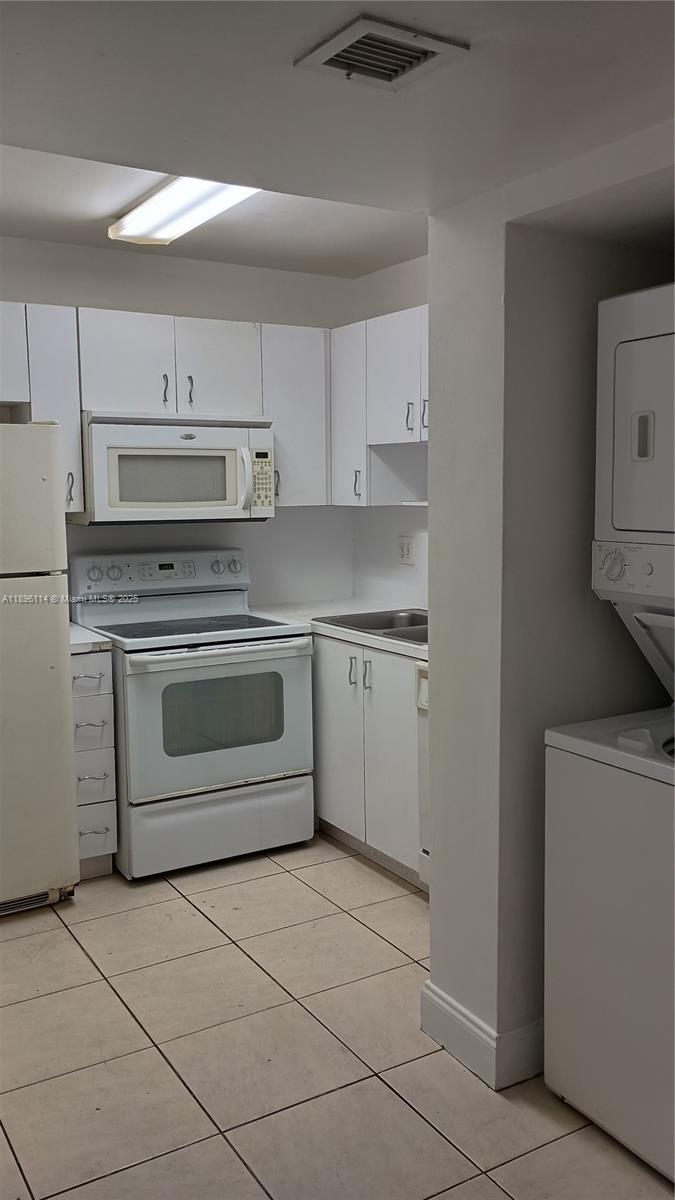 FLAMINGO COURT CONDO - Residential Lease