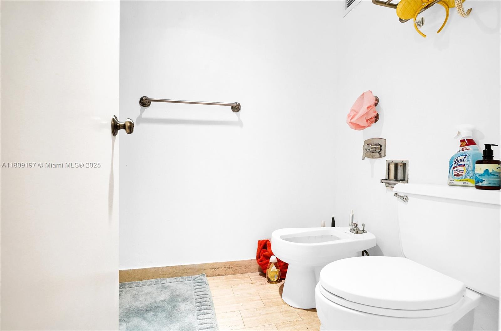 BRICKELL PLACE PHASE II C - Residential Lease