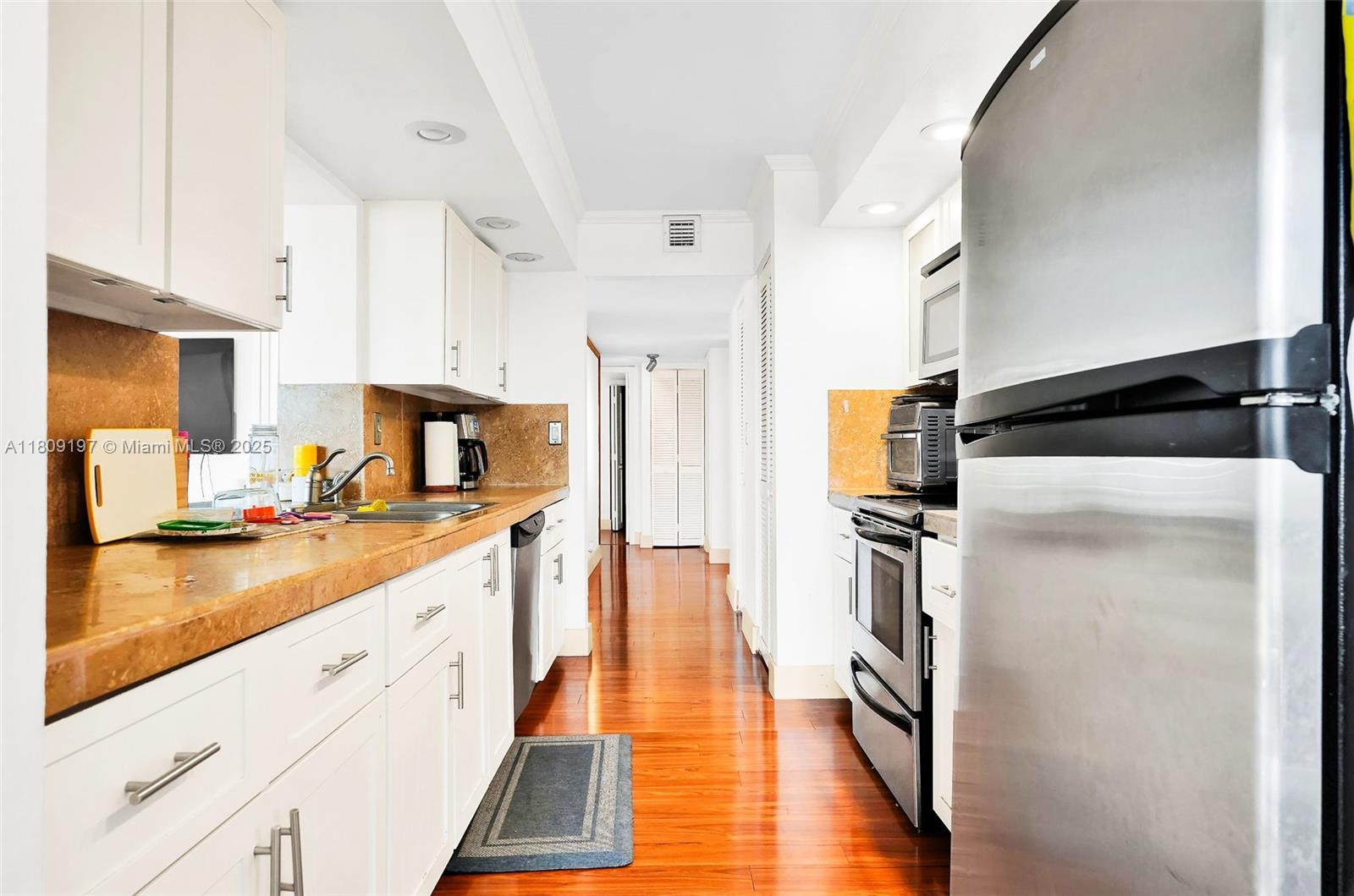 BRICKELL PLACE PHASE II C - Residential Lease