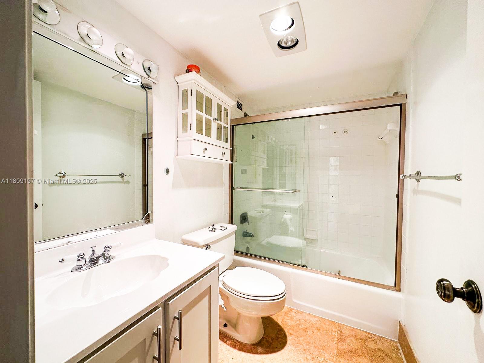 BRICKELL PLACE PHASE II C - Residential Lease