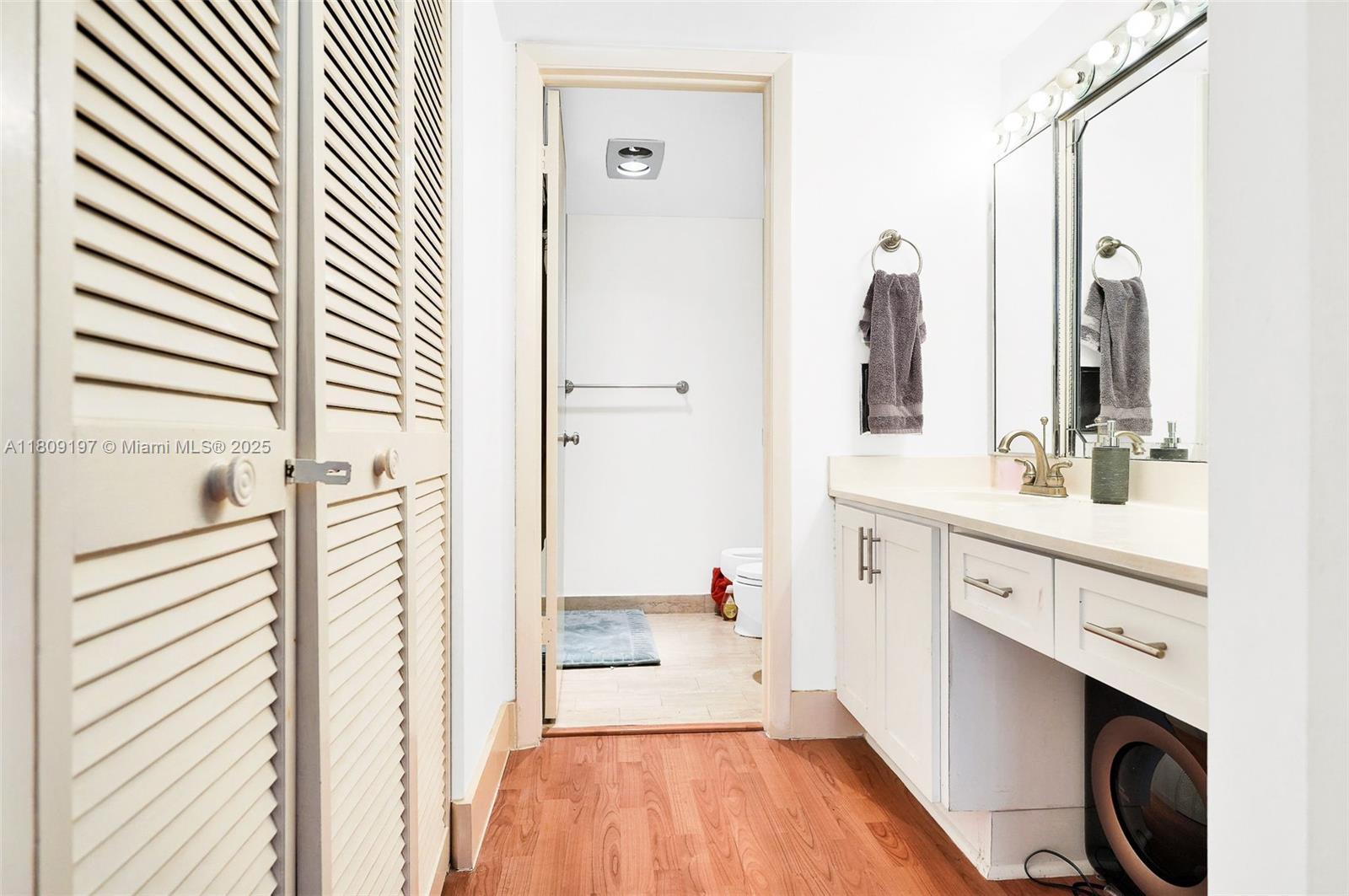 BRICKELL PLACE PHASE II C - Residential Lease