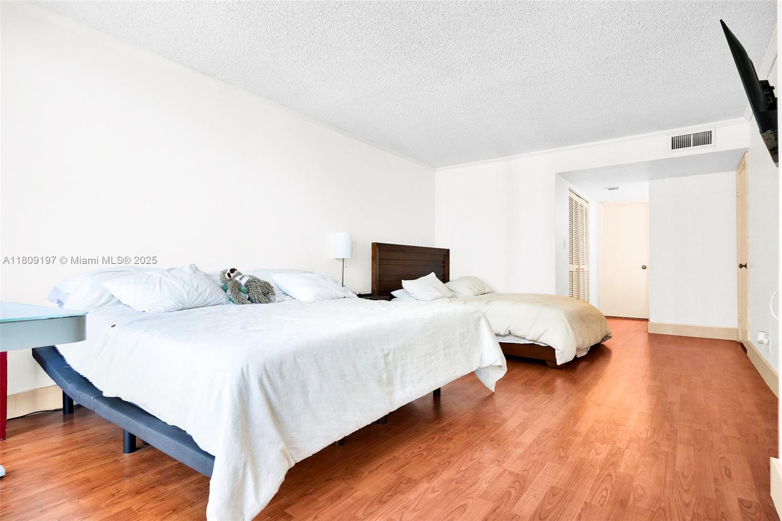 BRICKELL PLACE PHASE II C - Residential Lease