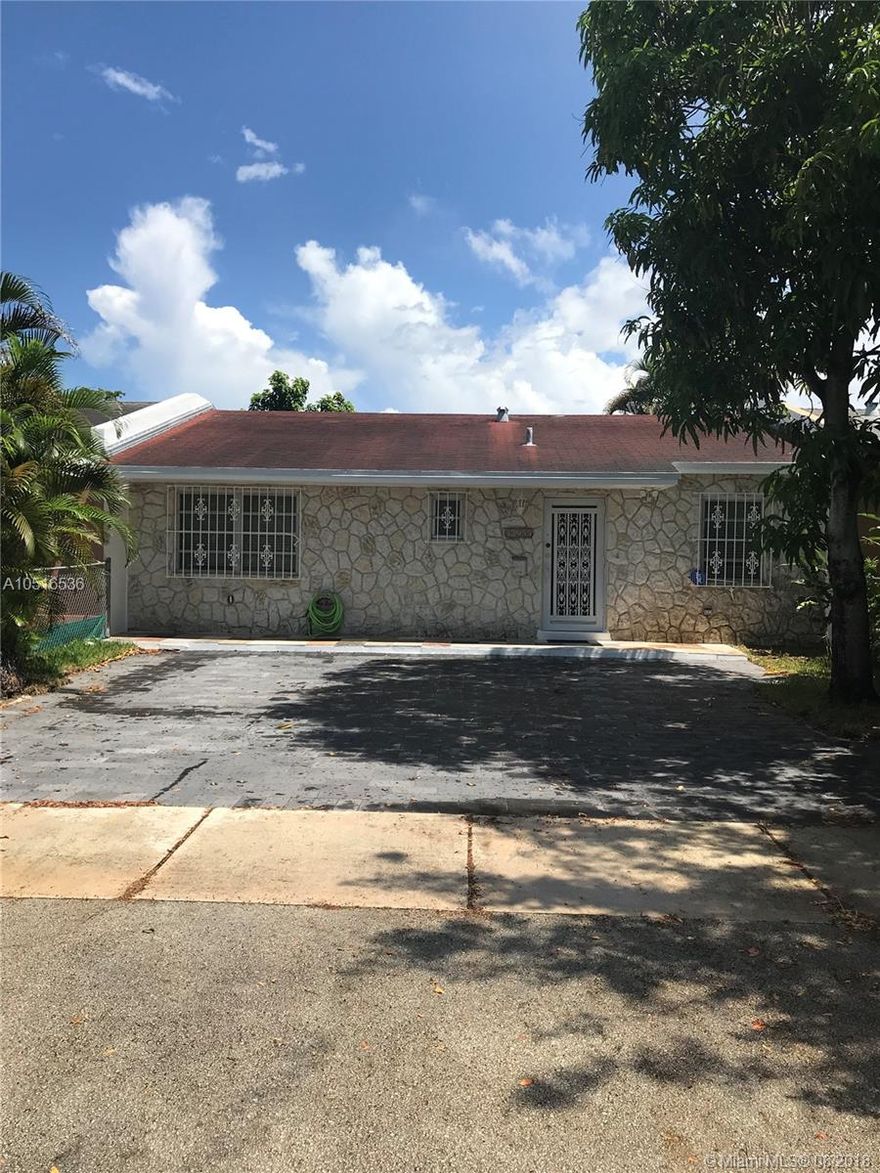 DESIRABLE TOWNHOUSE IN THE GREAT COMMUNITY OF ROYALE GREEN WITH NO ASSOCIATION 2/2 IN GOOD CONDITION ORIGINAL, RECENTLY PAINTED, JUST A SHORT WALK AWAY FROM ROYALE GREEN PARK, MINUTES AWAY FROM TURNPIKE.