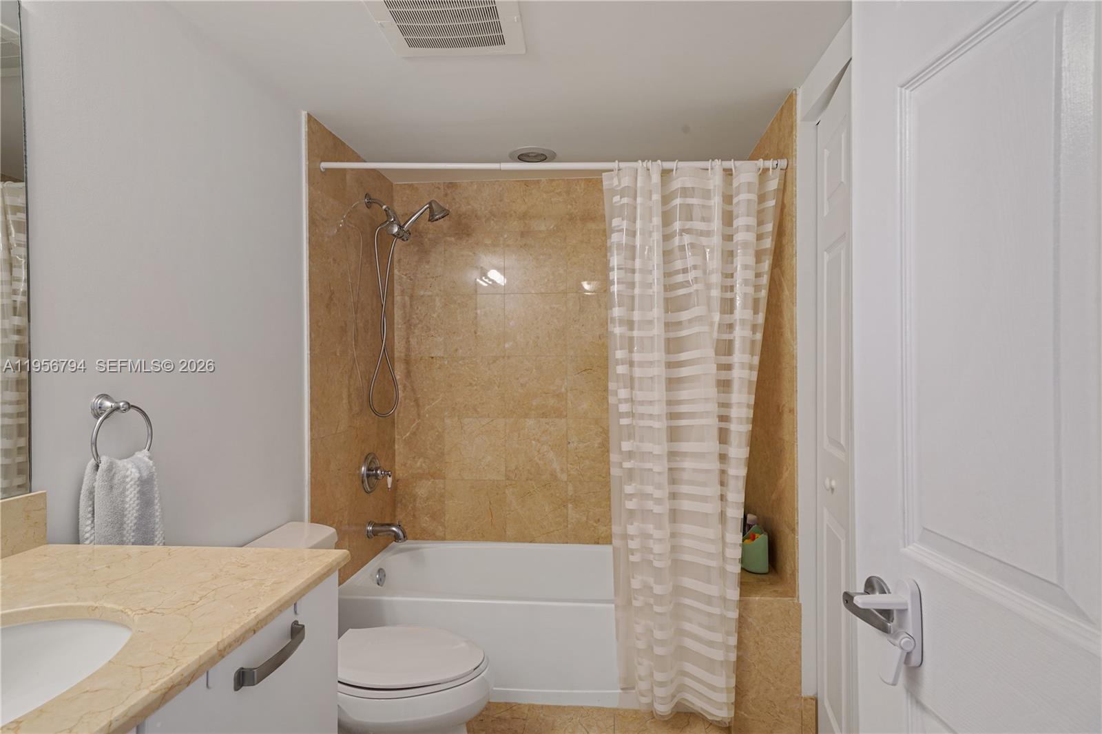 THE VEU CONDO - Residential