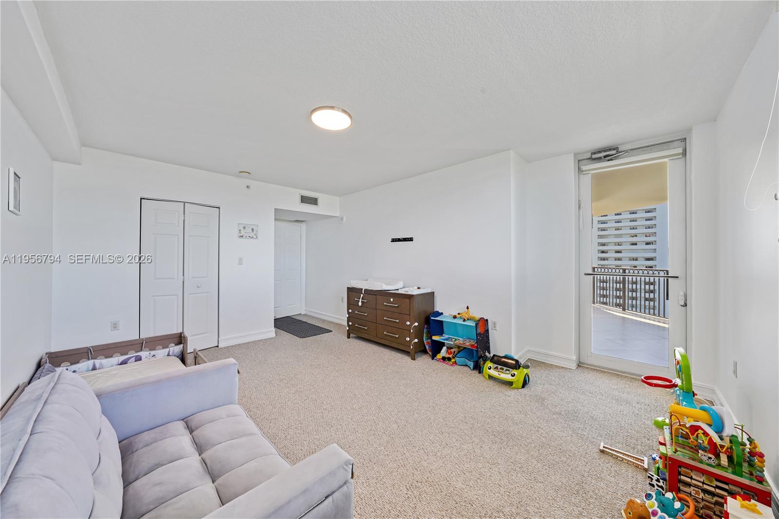 THE VEU CONDO - Residential