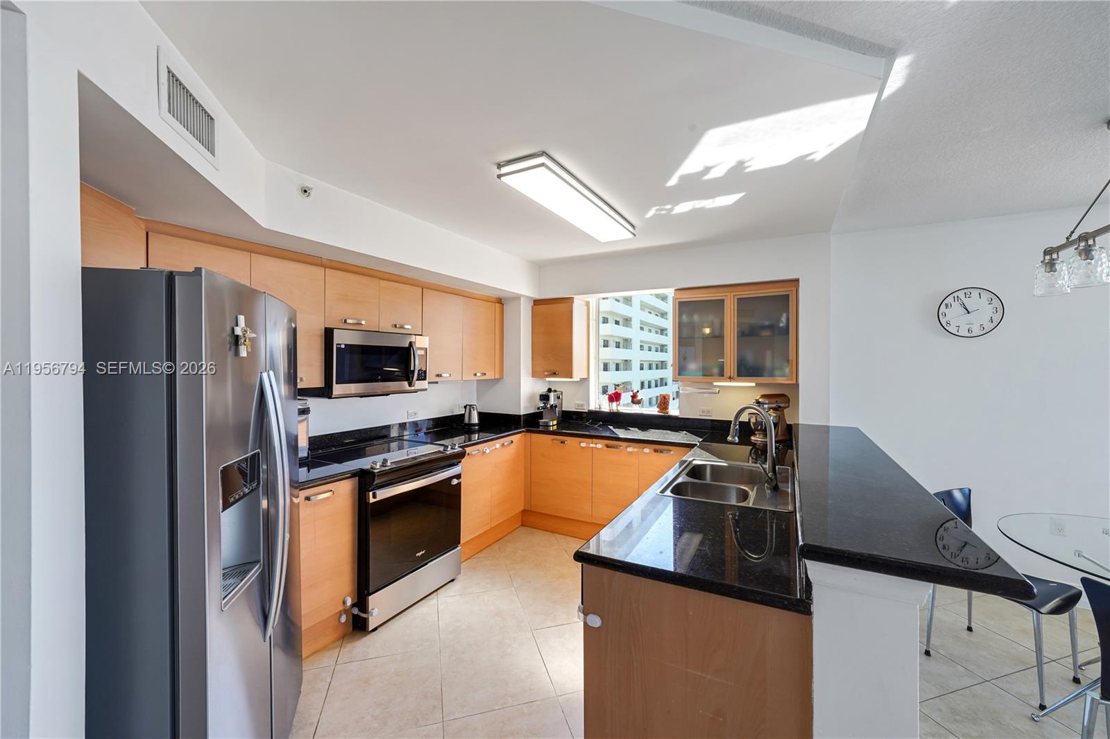 THE VEU CONDO - Residential