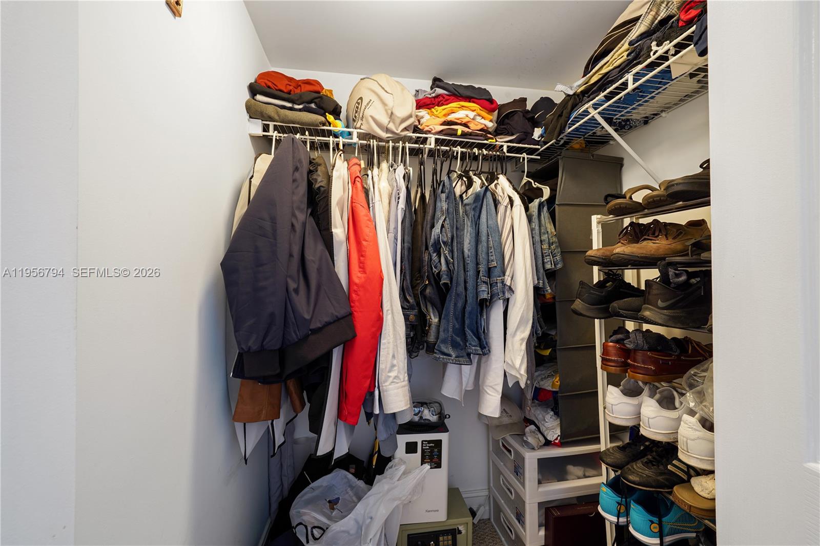 THE VEU CONDO - Residential