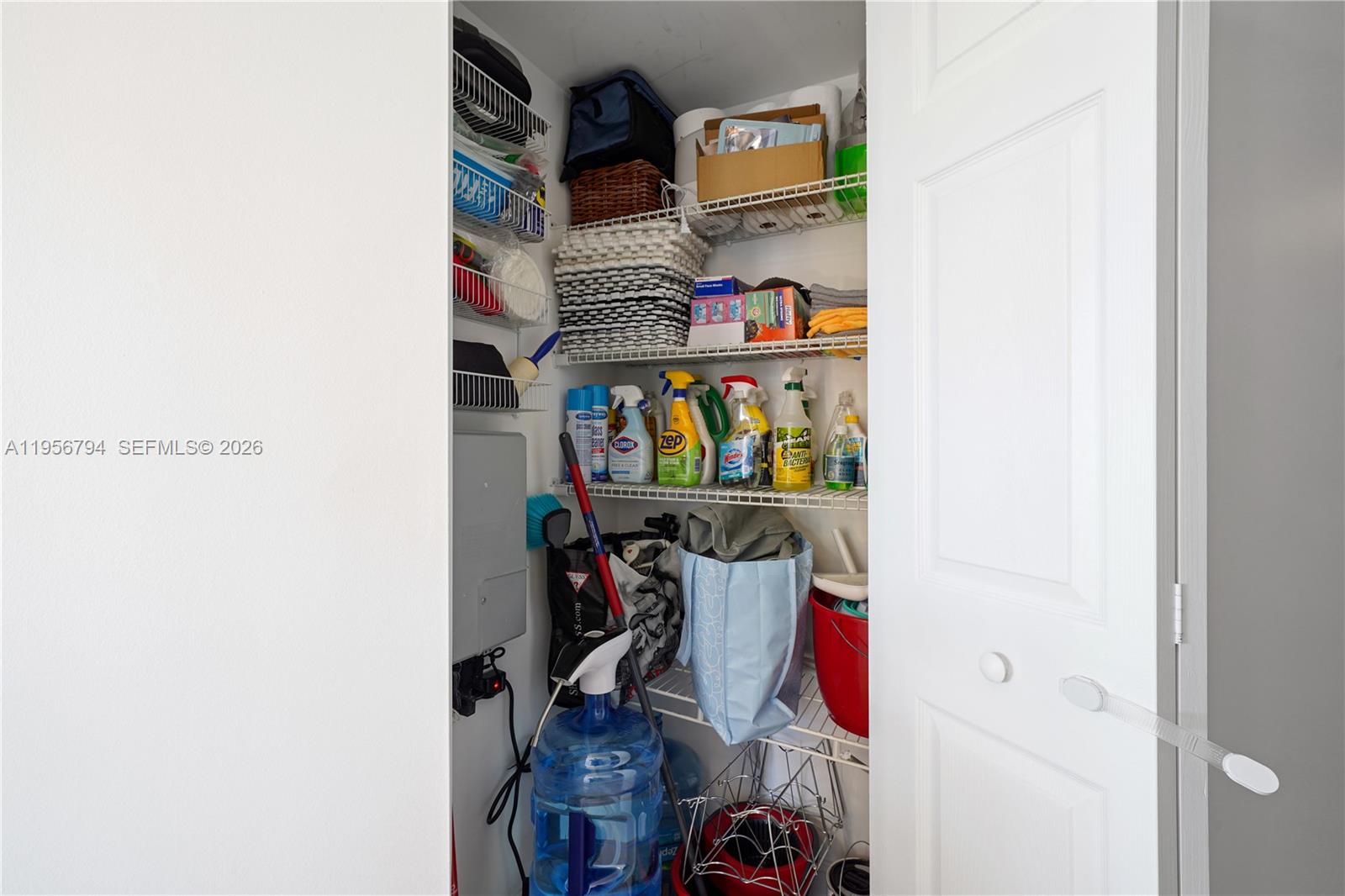 THE VEU CONDO - Residential