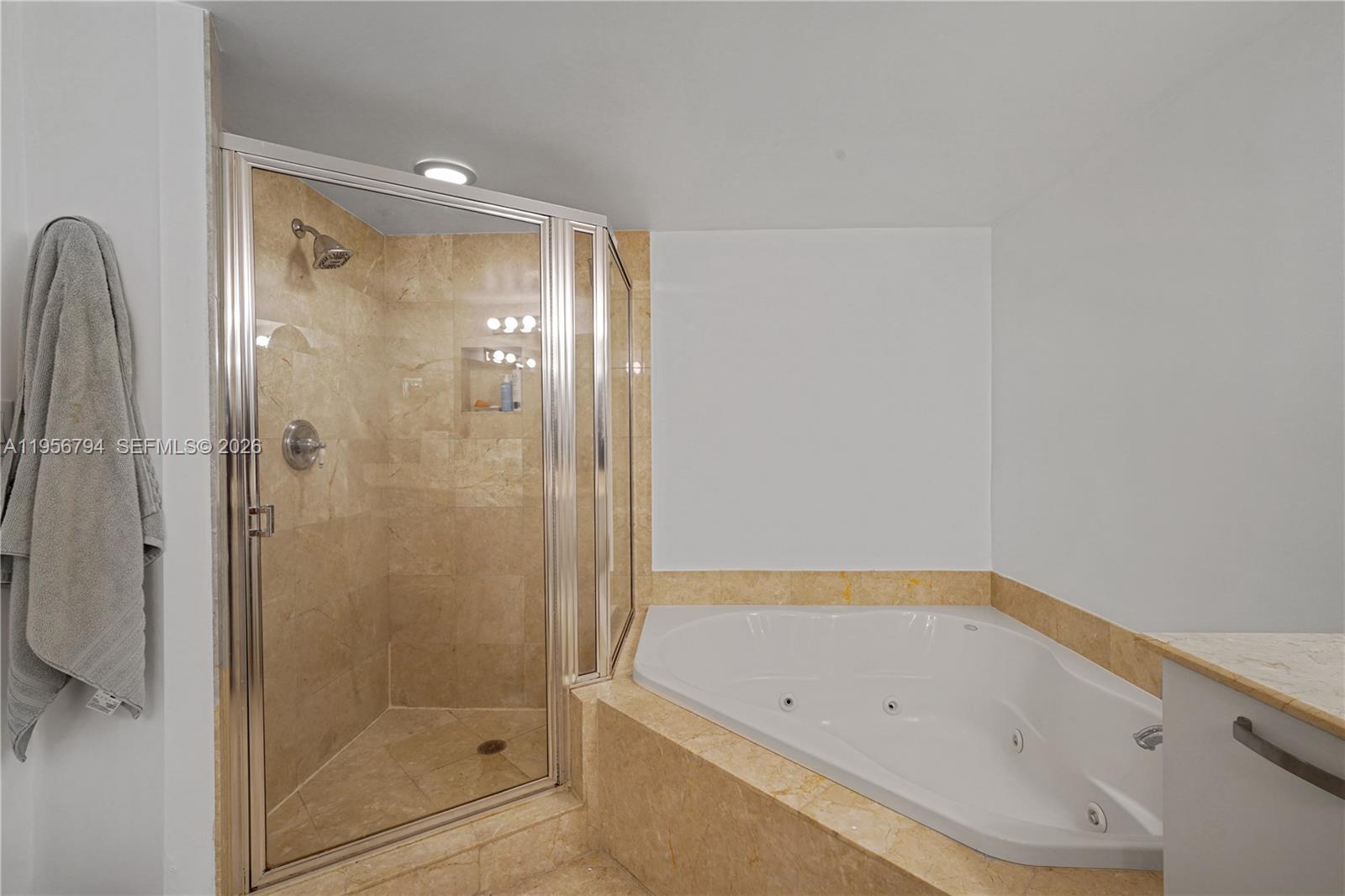 THE VEU CONDO - Residential