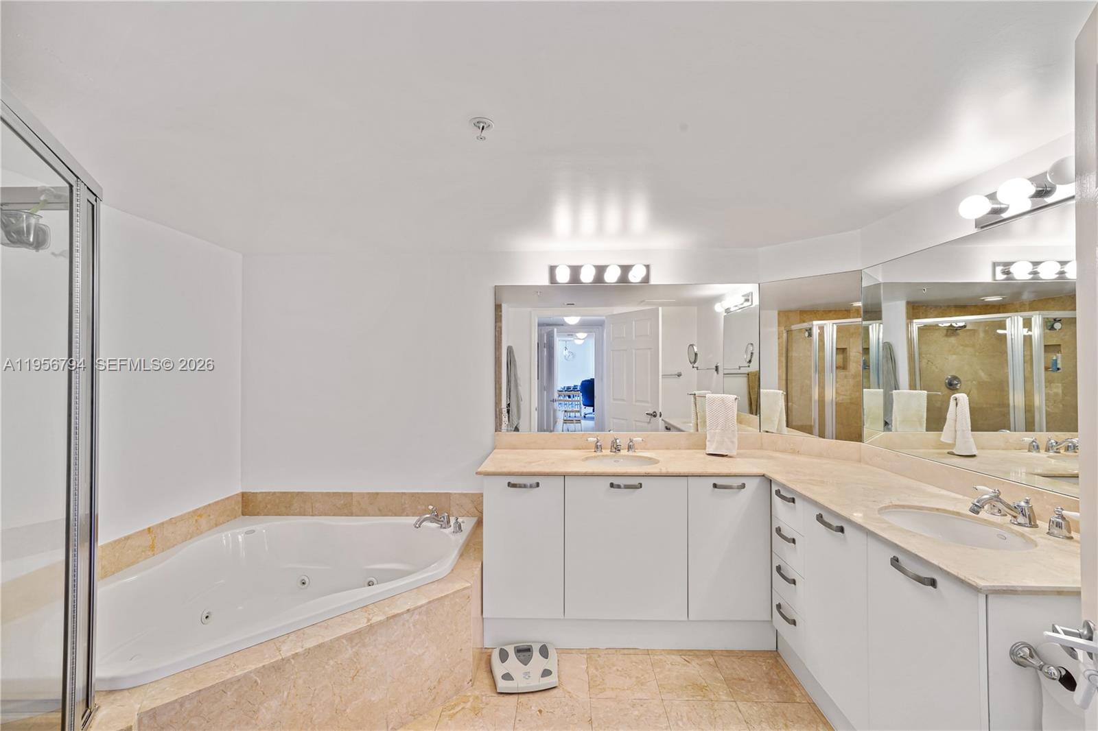 THE VEU CONDO - Residential