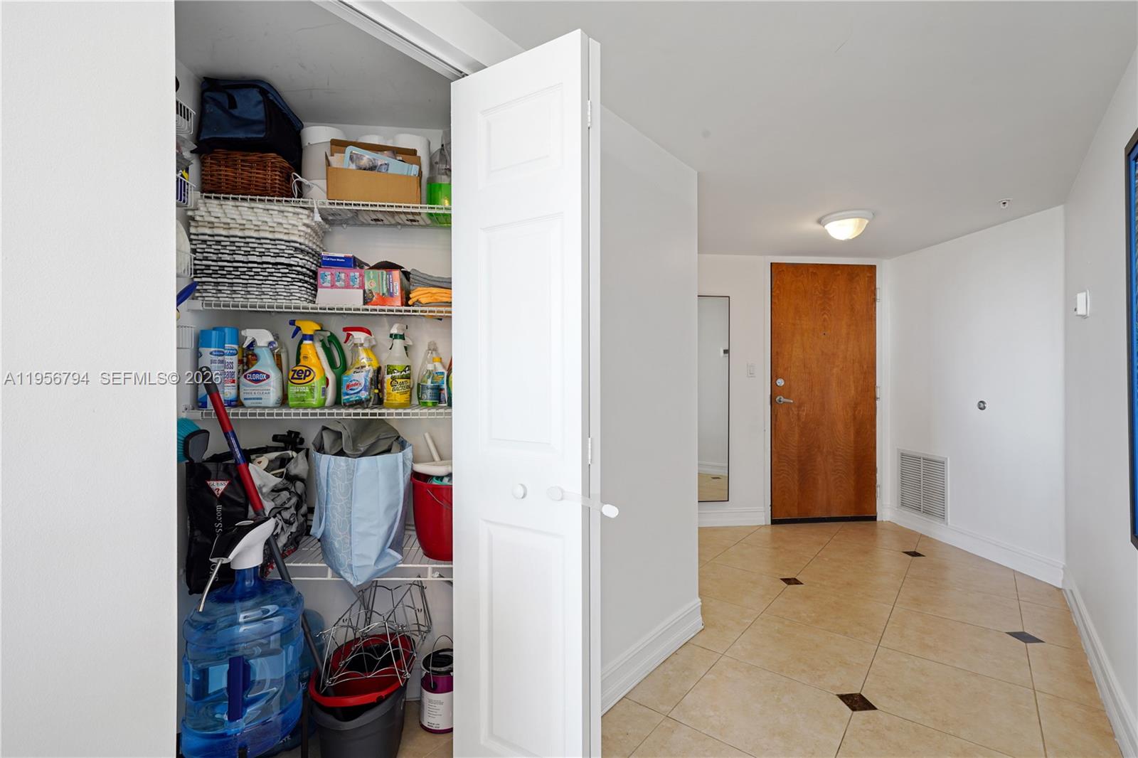 THE VEU CONDO - Residential