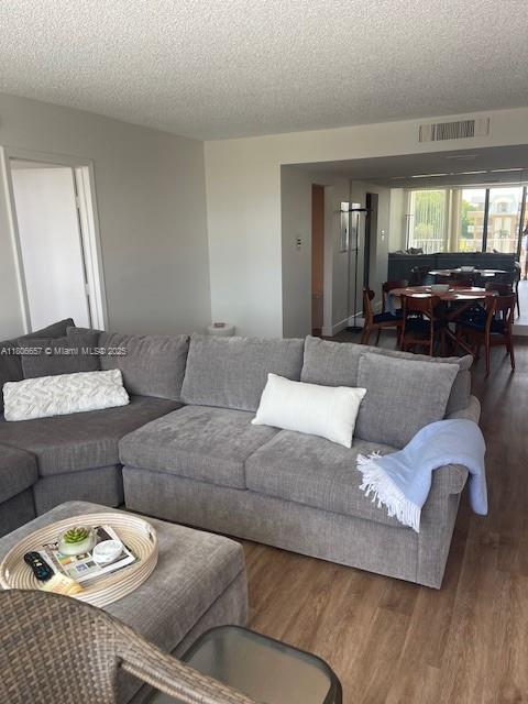 GEMINI CONDO - Residential