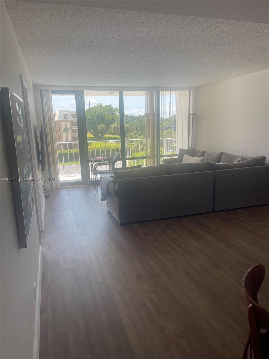 336 Golfview Rd 403