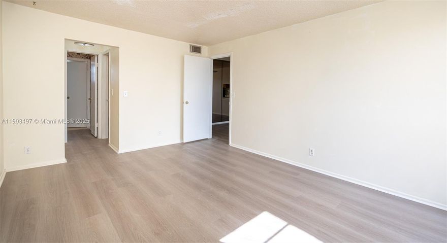 Freshly painted and featuring brand-new appliances, this charming 3-story low-rise condo offers comfortable living in a peaceful, well-established community. Enjoy a private and convenient lifestyle with easy access to nearby shopping, dining, and major highways.