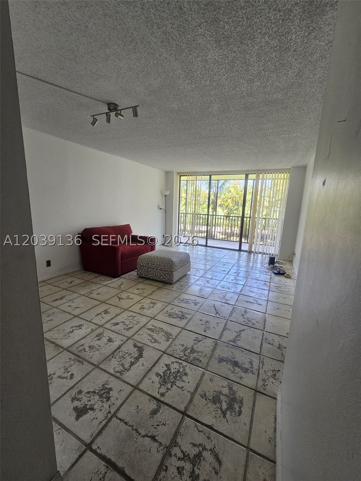 20335 W Country Club Dr 107