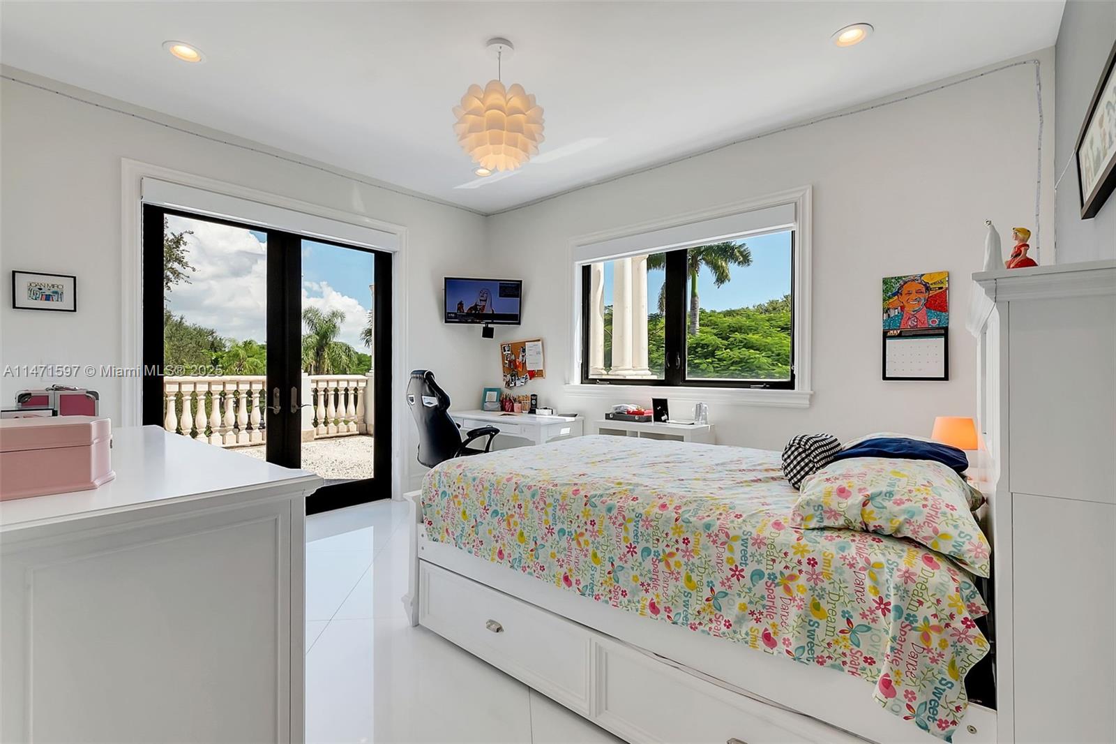 RADCLIFFE MANOR - Residential