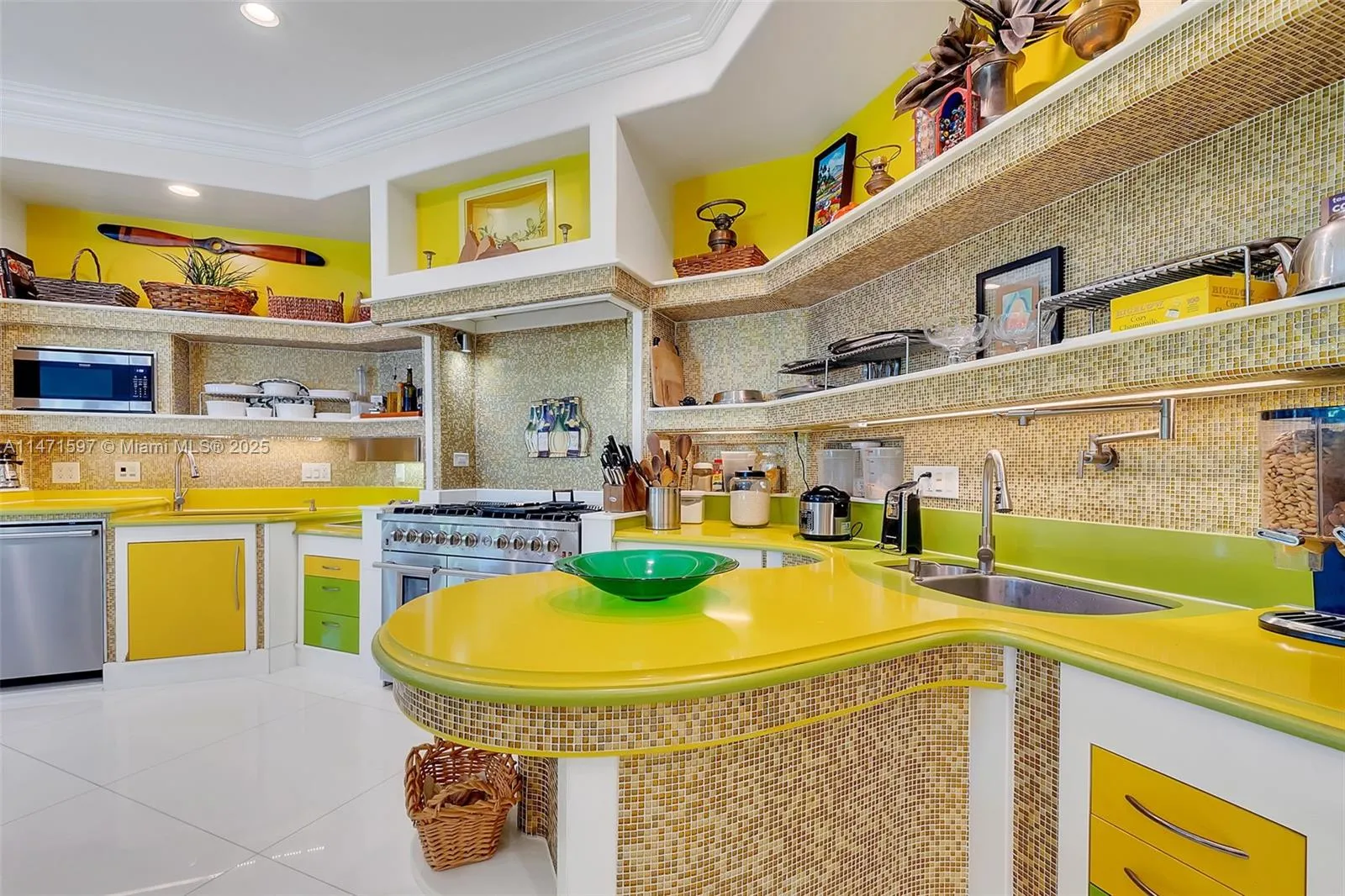 Miami, Florida 33143, United States, 9 Bedrooms Bedrooms, ,9 BathroomsBathrooms,Residential,Active,69520