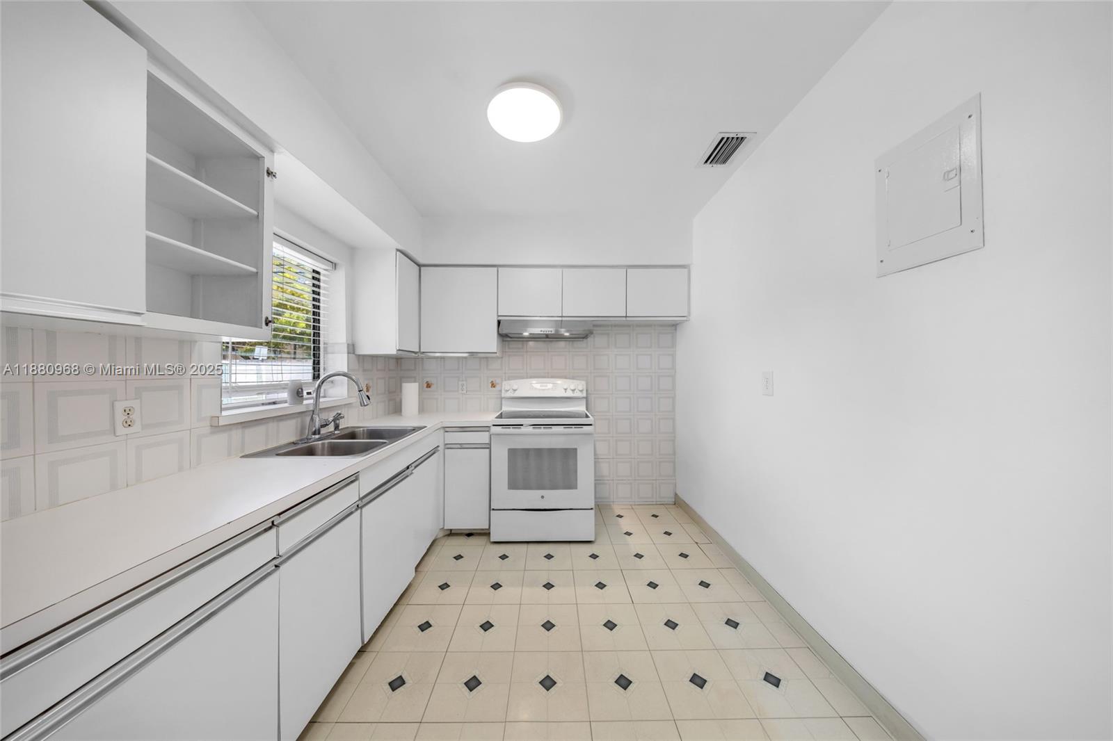 UNIT 1 MONTICELLO PARK - Residential