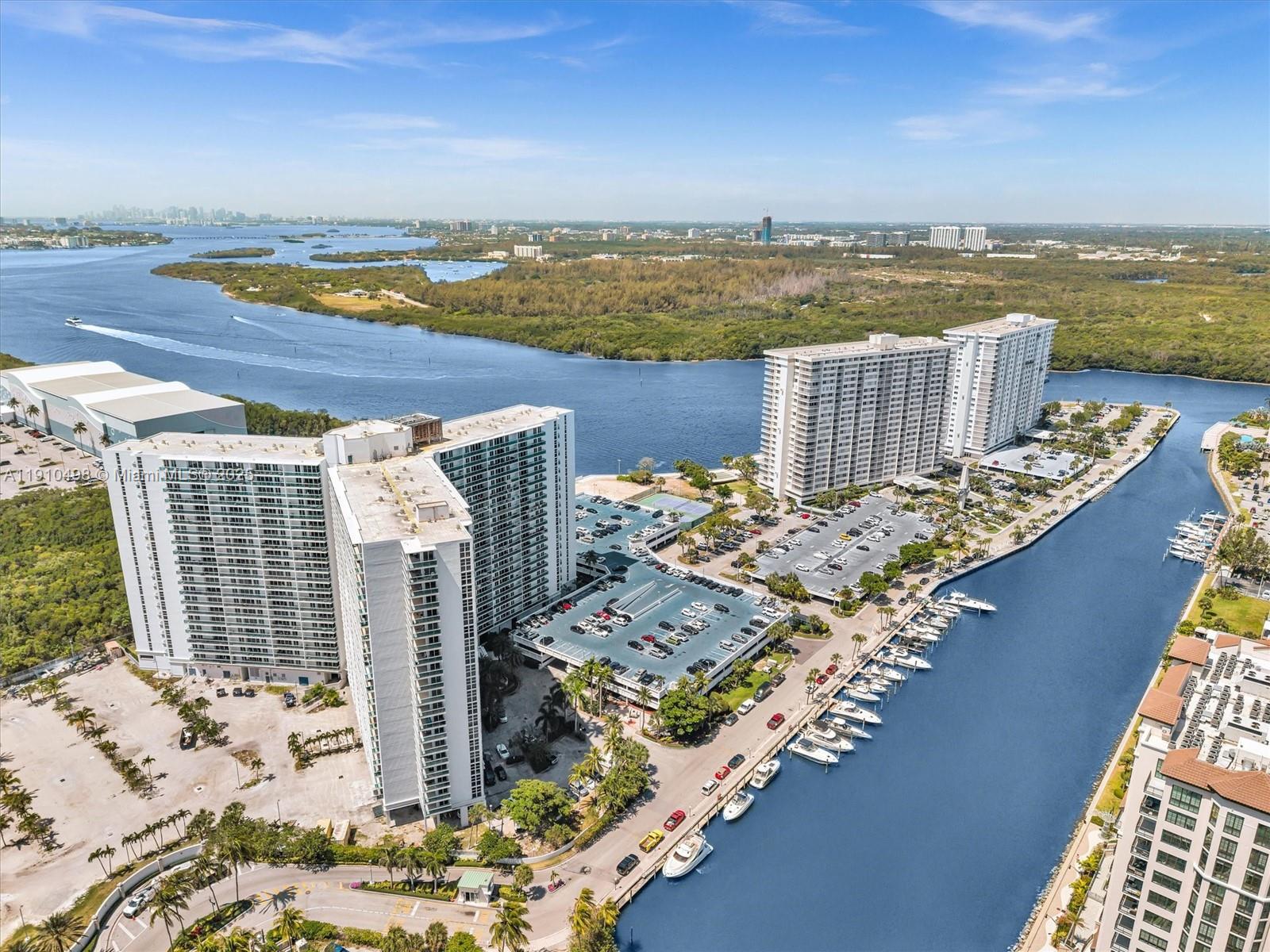 ARLEN HOUSE CONDO - Residential