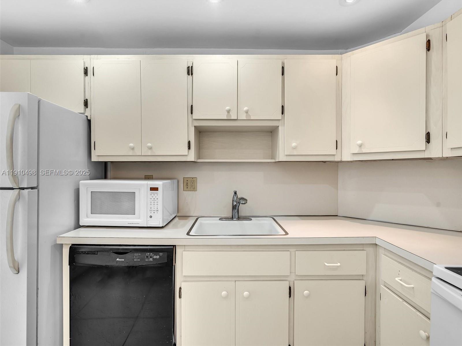 ARLEN HOUSE CONDO - Residential