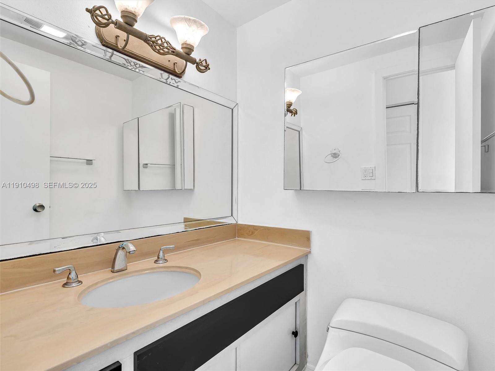 ARLEN HOUSE CONDO - Residential