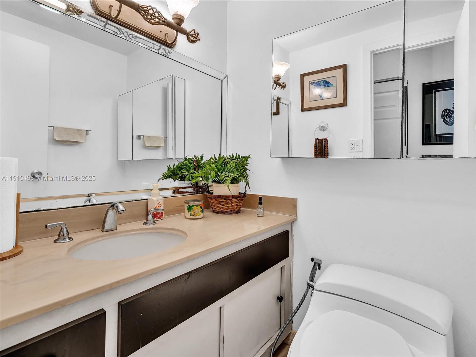 ARLEN HOUSE CONDO - Residential