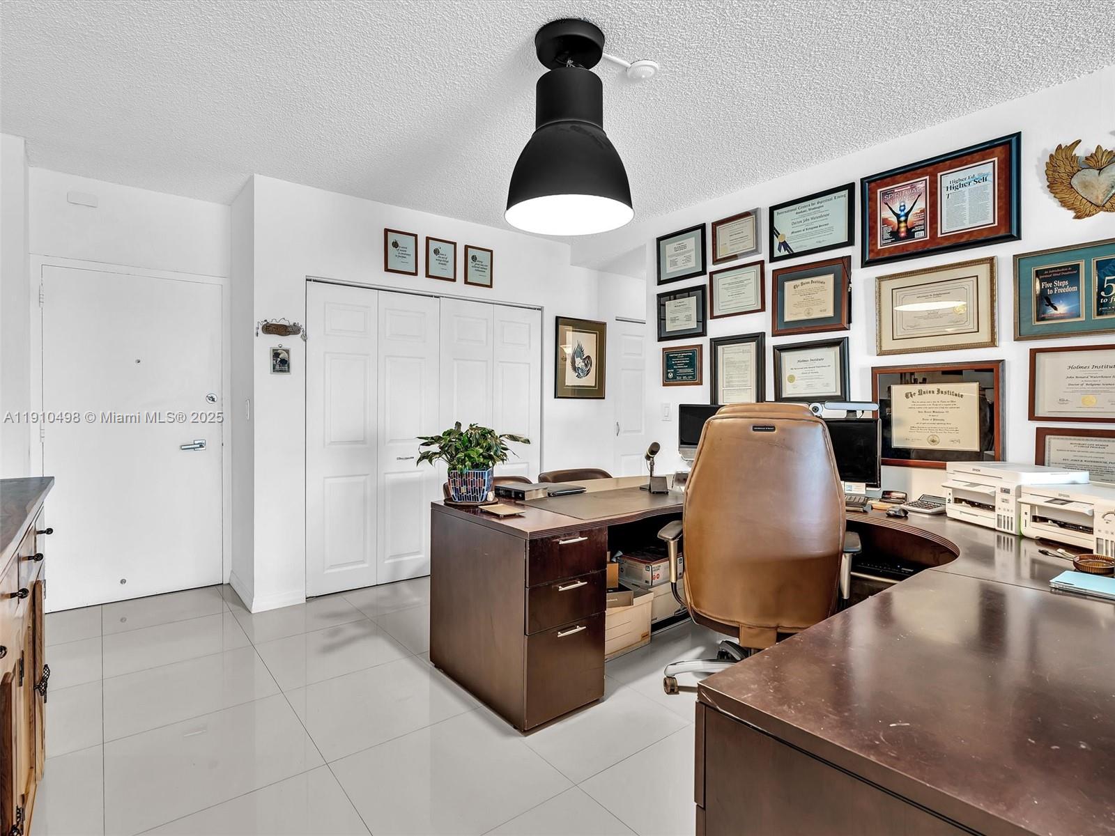 ARLEN HOUSE CONDO - Residential