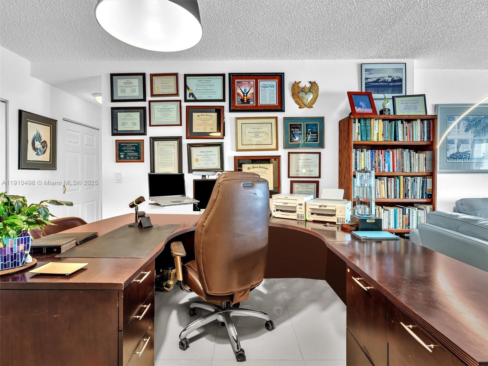 ARLEN HOUSE CONDO - Residential