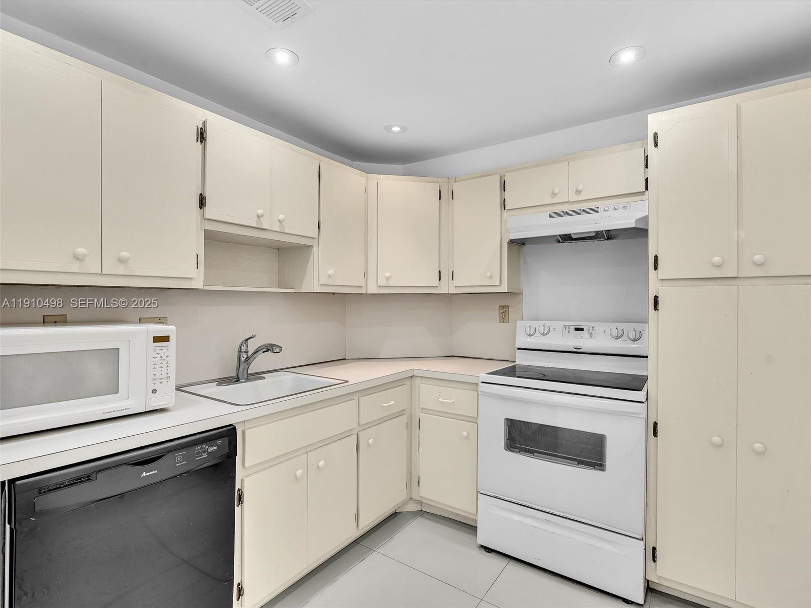 ARLEN HOUSE CONDO - Residential