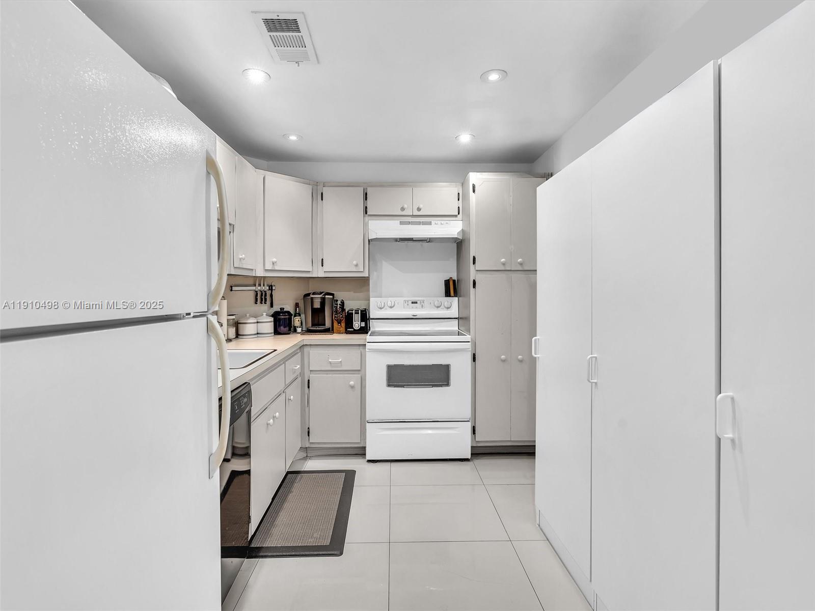 ARLEN HOUSE CONDO - Residential