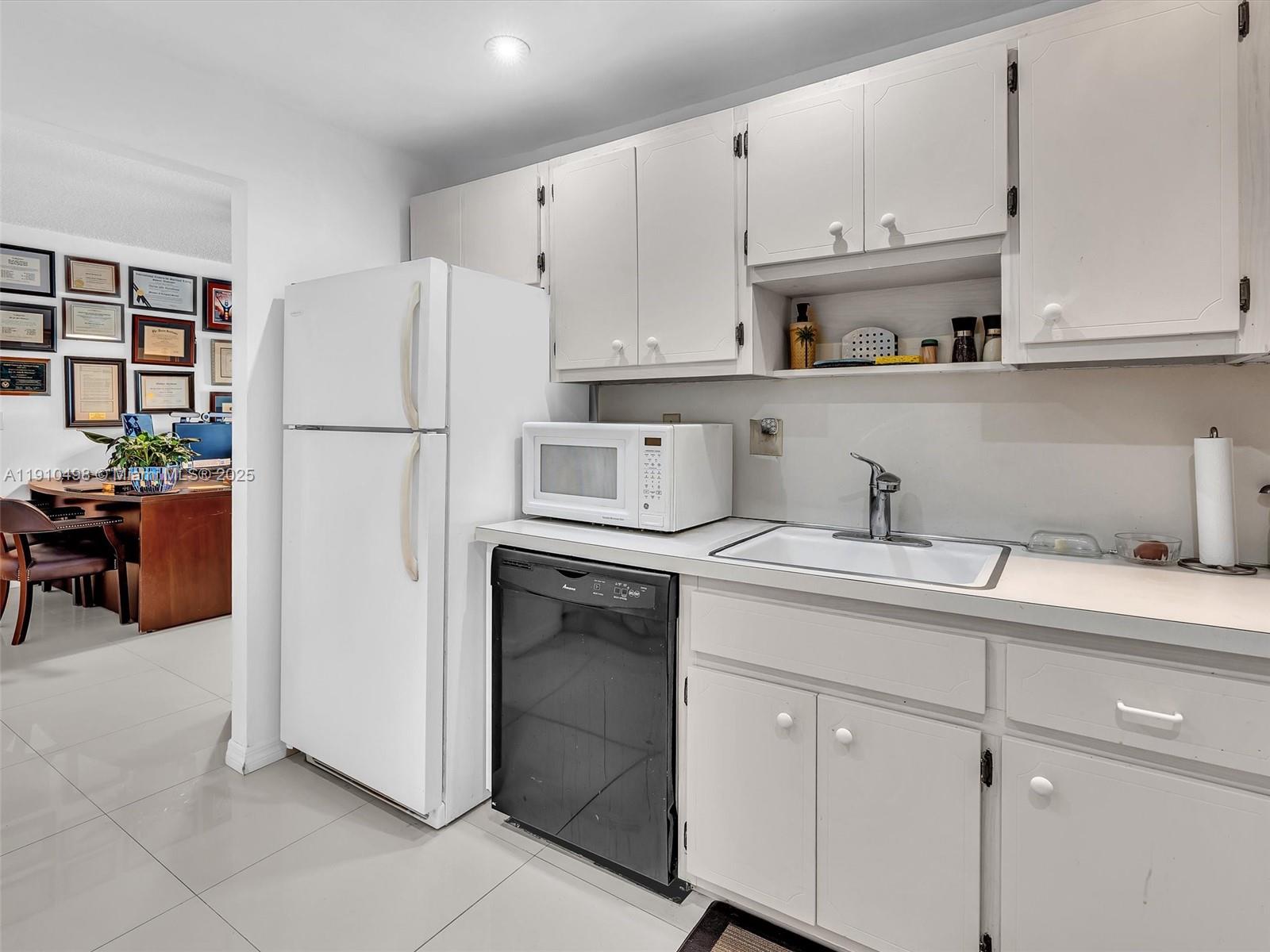 ARLEN HOUSE CONDO - Residential