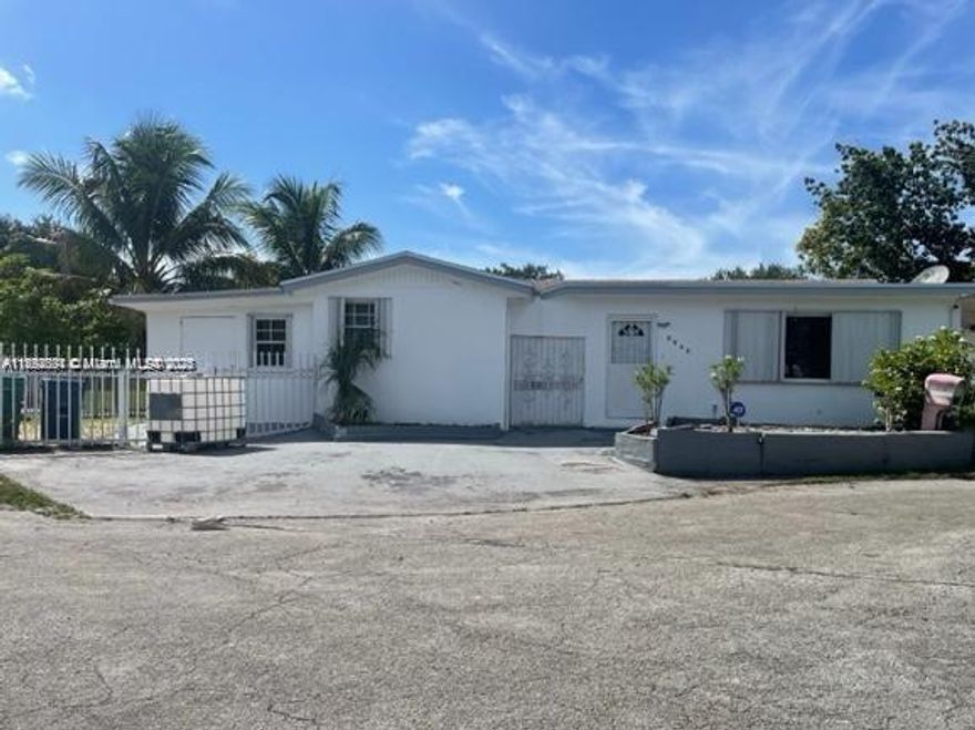 House for rent in Miami Gardens neighborhood. Spacious 3 bedrooms, 2 baths house with galley kitchen, and plenty of storage space. Centrally located, few miles from Hard Rock Stadium, schools, and shopping centers.
