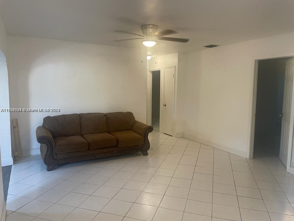 LESLIE ESTATES SEC 1 - Residential Lease