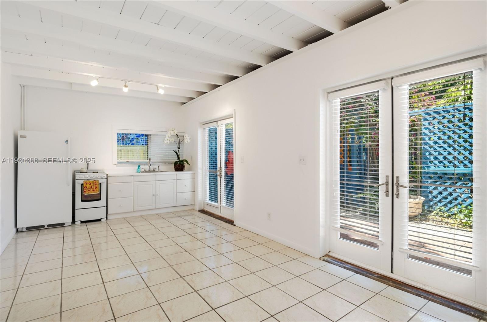 CORAL WAY PARK SEC B - Residential Lease