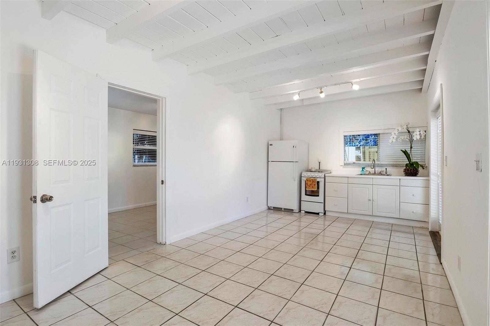 CORAL WAY PARK SEC B - Residential Lease