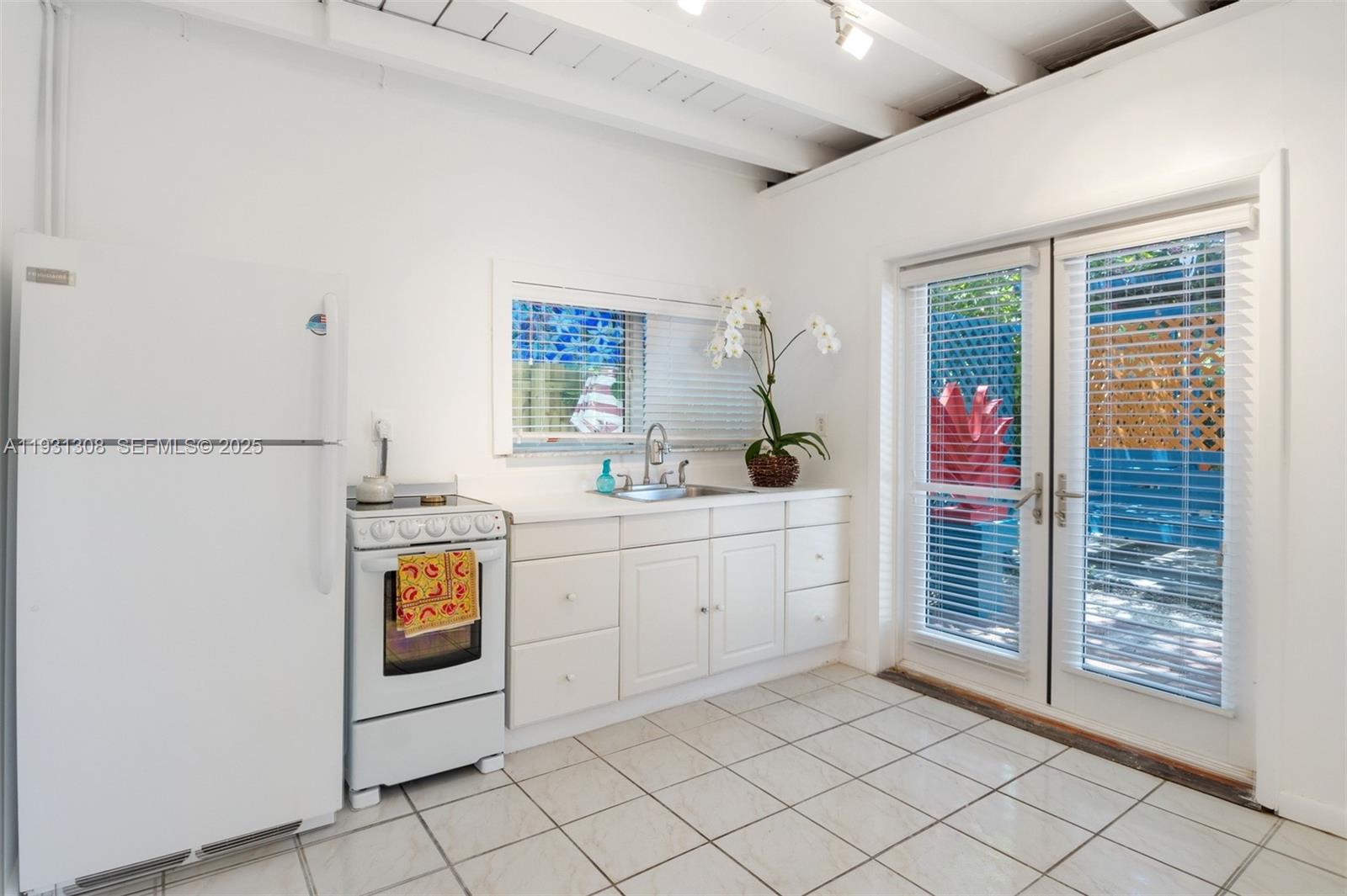 CORAL WAY PARK SEC B - Residential Lease