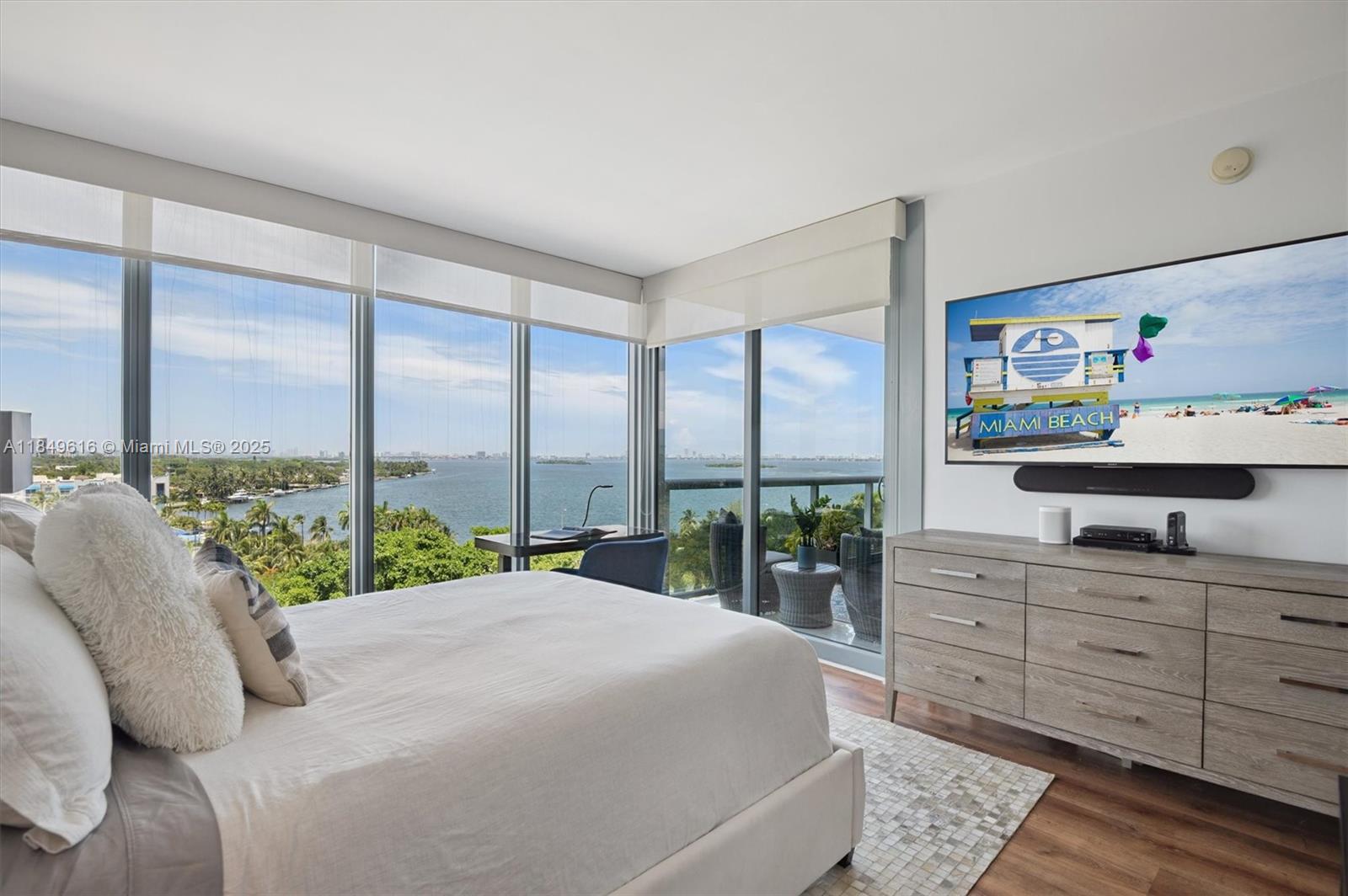 BLUE CONDO - Residential