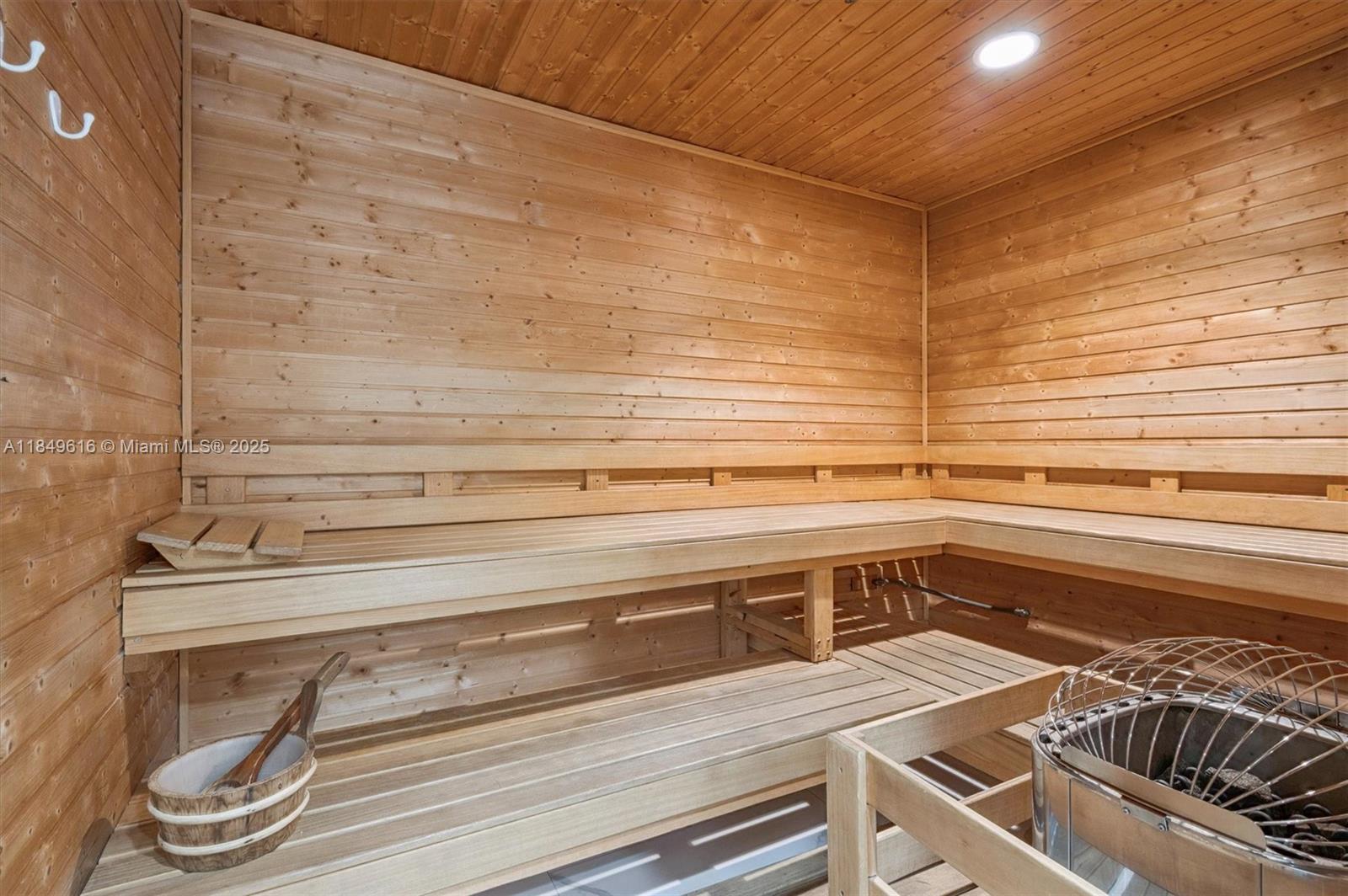 BLUE CONDO - Residential