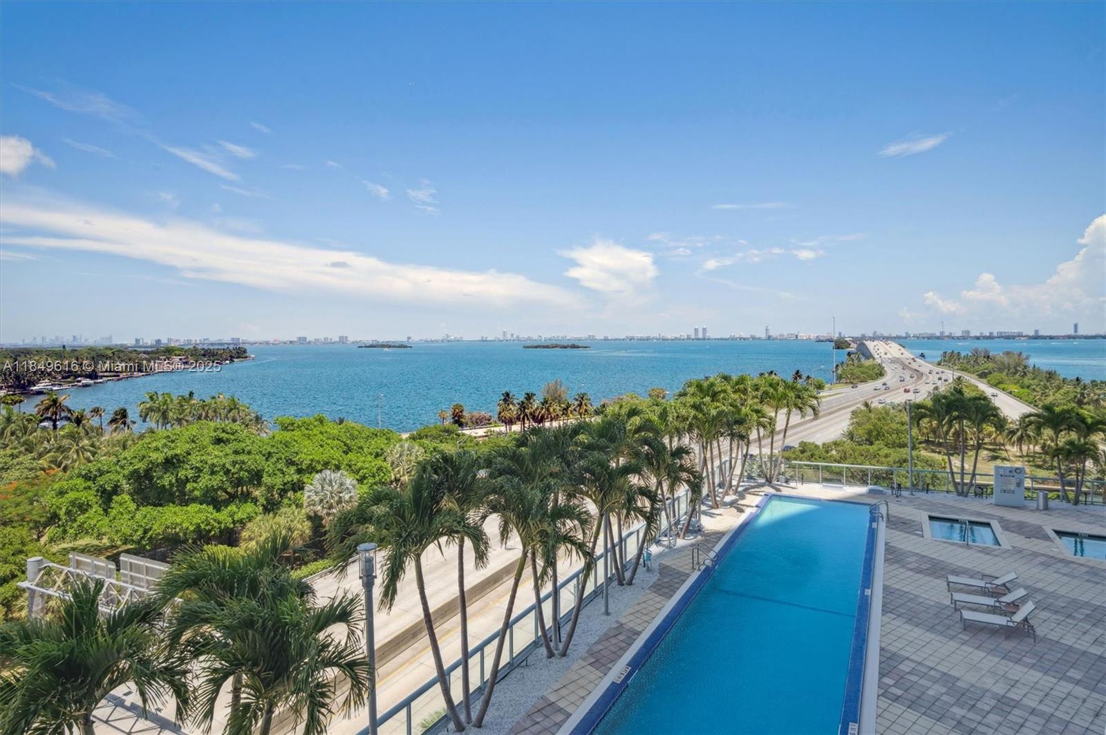 BLUE CONDO - Residential