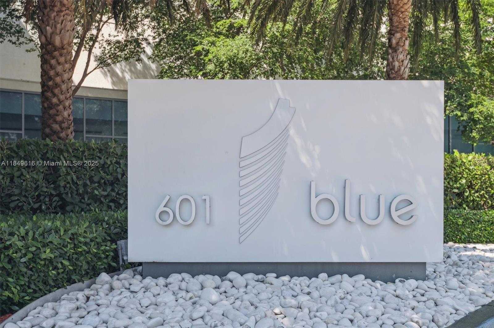 BLUE CONDO - Residential