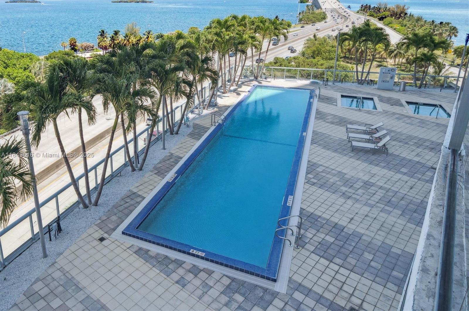 BLUE CONDO - Residential