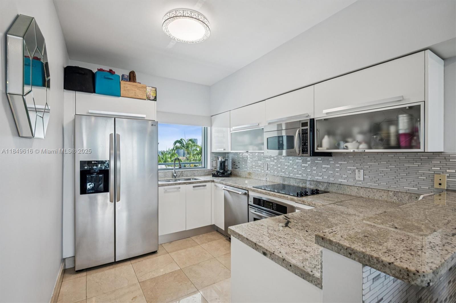 BLUE CONDO - Residential