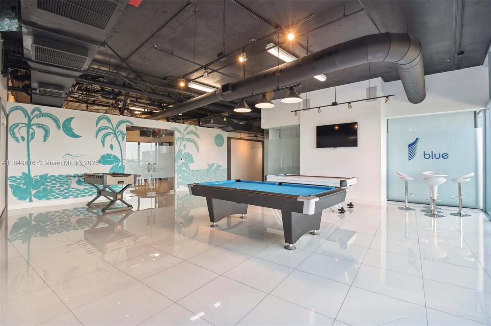 BLUE CONDO - Residential