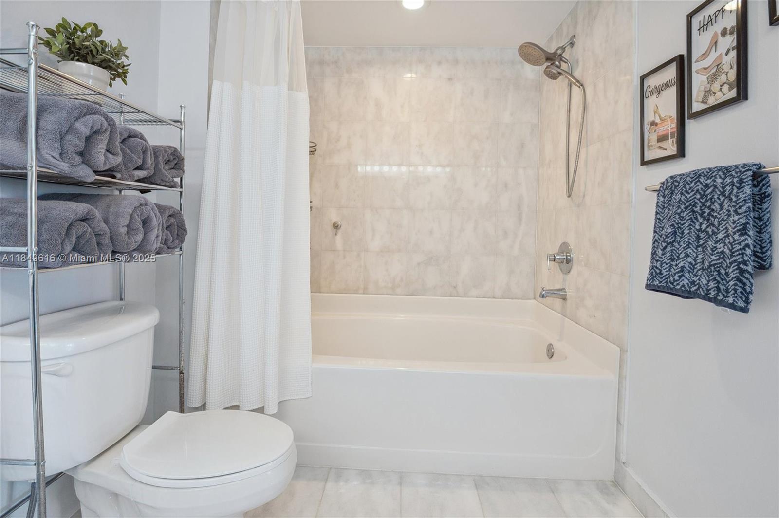 BLUE CONDO - Residential