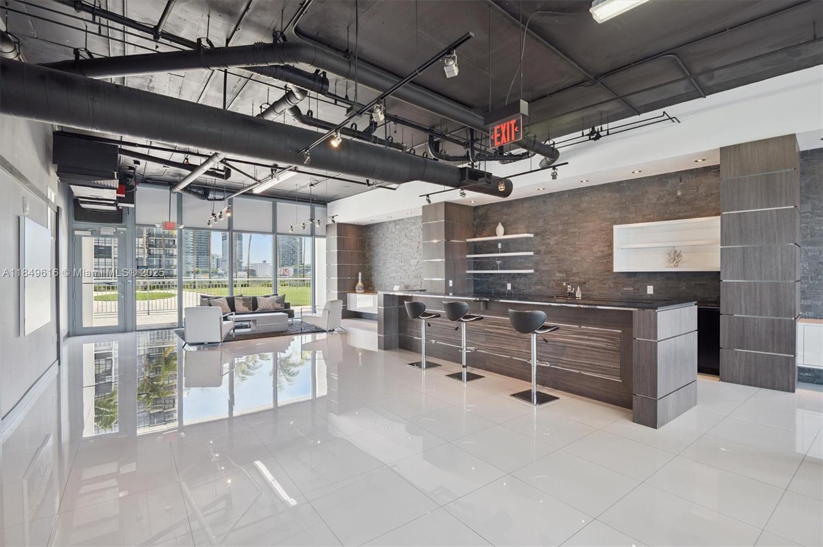 BLUE CONDO - Residential